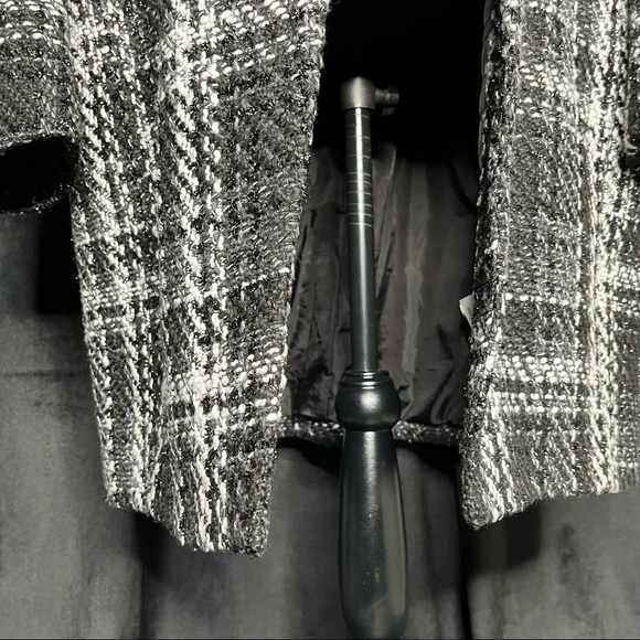 Mid-length Tweed Jacket - Picture 2 of 10